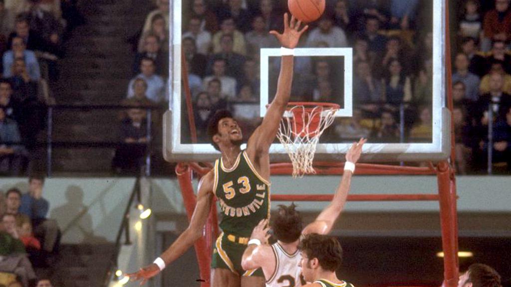 Happy birthday to Hall of Fame center Artis Gilmore. 