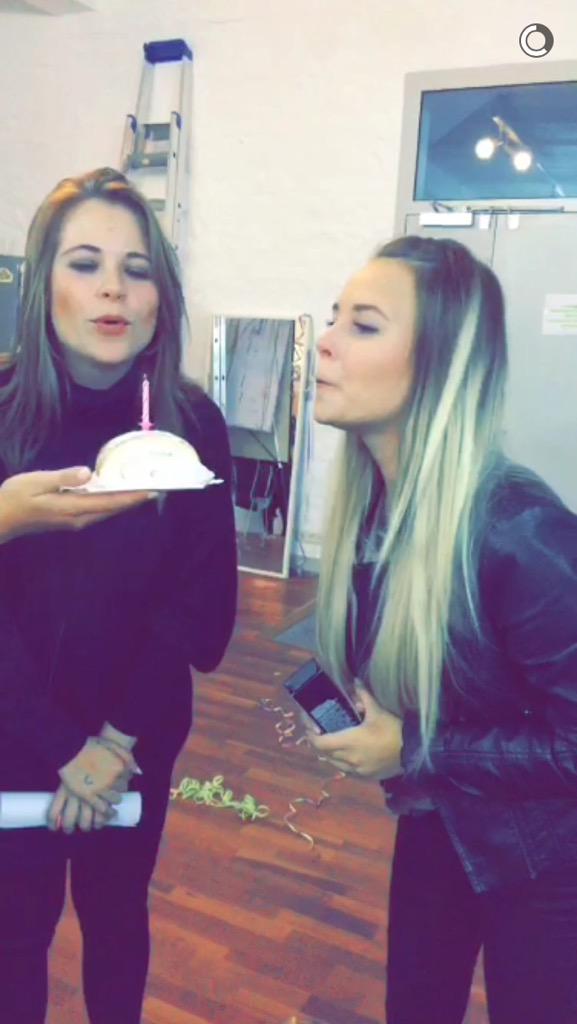 dilan_bee's tweet photo. Alles gute dagi🌸
@dagibee 
Insta: dagidelevingne ✨ http://t.co/FdS5lslBqe