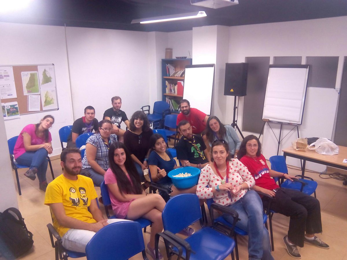 scouts_edm's tweet photo. Tarde de estreno en la sede!🎬pase de #superscouter para el elenco de actorazos!ya nos sigues? https://t.co/ApSCRfgHGq http://t.co/BcEDTYMEVM
