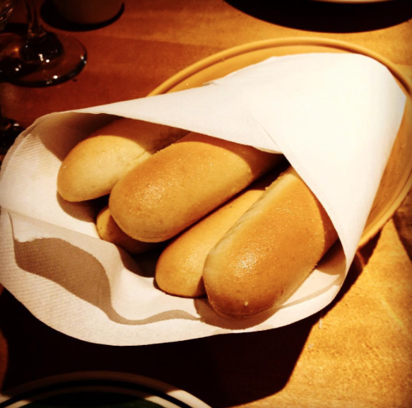 olivegarden's tweet photo. RT if breadsticks are bae. 😍 http://t.co/NaS0rlSGCe