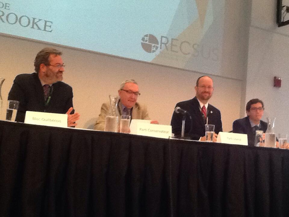 JVPLS's tweet photo. Les 4 candidats présents à #ScienceOnVote C'est parti! @USherbrooke @RECSUSUsherb http://t.co/DNzeSSIYIM