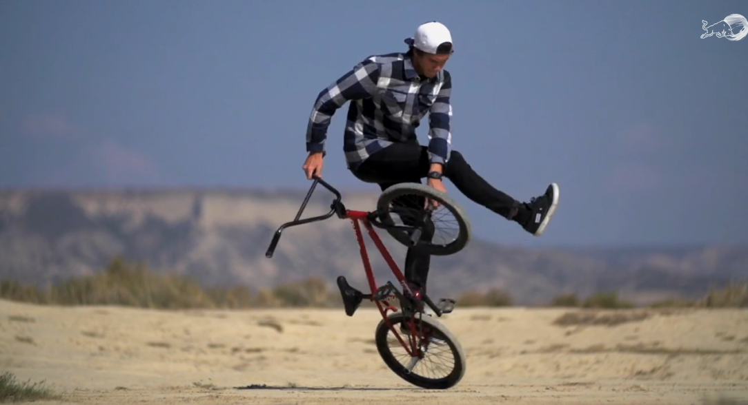 RED BULL - <a href="/MatthiasDandois/">Matthias Dandois</a> #SE4SONS 

VIDEO: bmxunion.com/daily/red-bull…

#BMX <a href="/HadrienPicard/">Hadrien Picard</a>