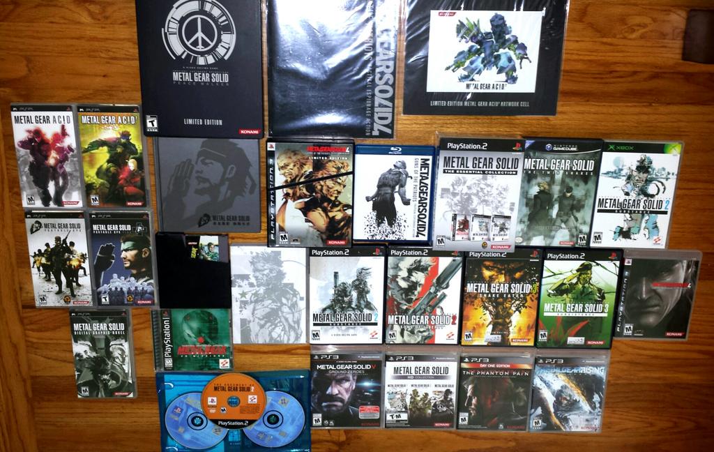 HEOH_KIM's tweet photo. Packing up 2 move so I got a chance to snap a pic of my entire #MGScollection (beams with pride) @Kojima_Hideo http://t.co/d4Z5djUlWo