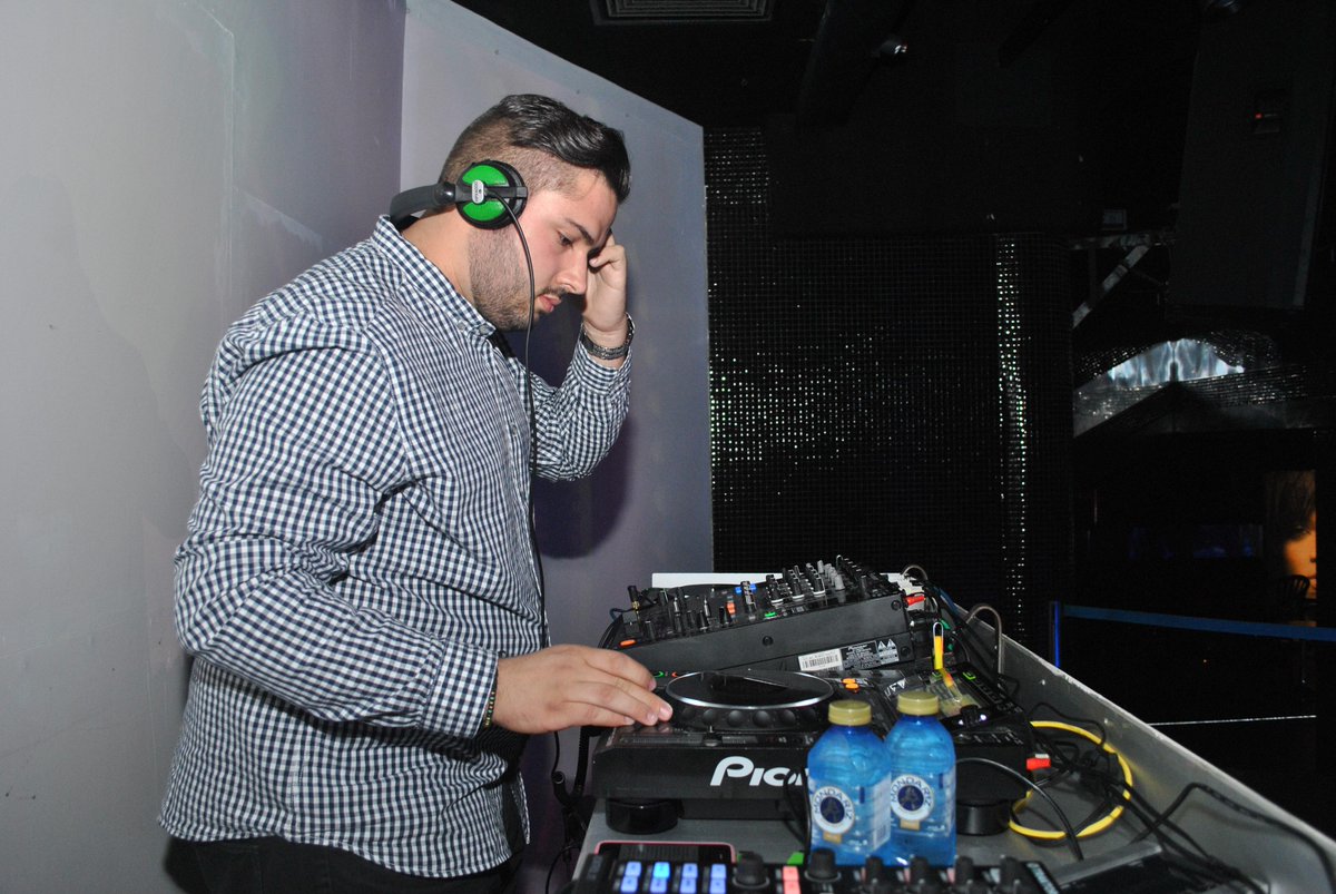 AnacondaDisco's tweet photo. Si quieres que DJ SWAGER sea nuestro nuevo residente mensual, HAZ RT ¡Recuerda que gana el que más RTs tenga! :) http://t.co/ABsgvtMK7g