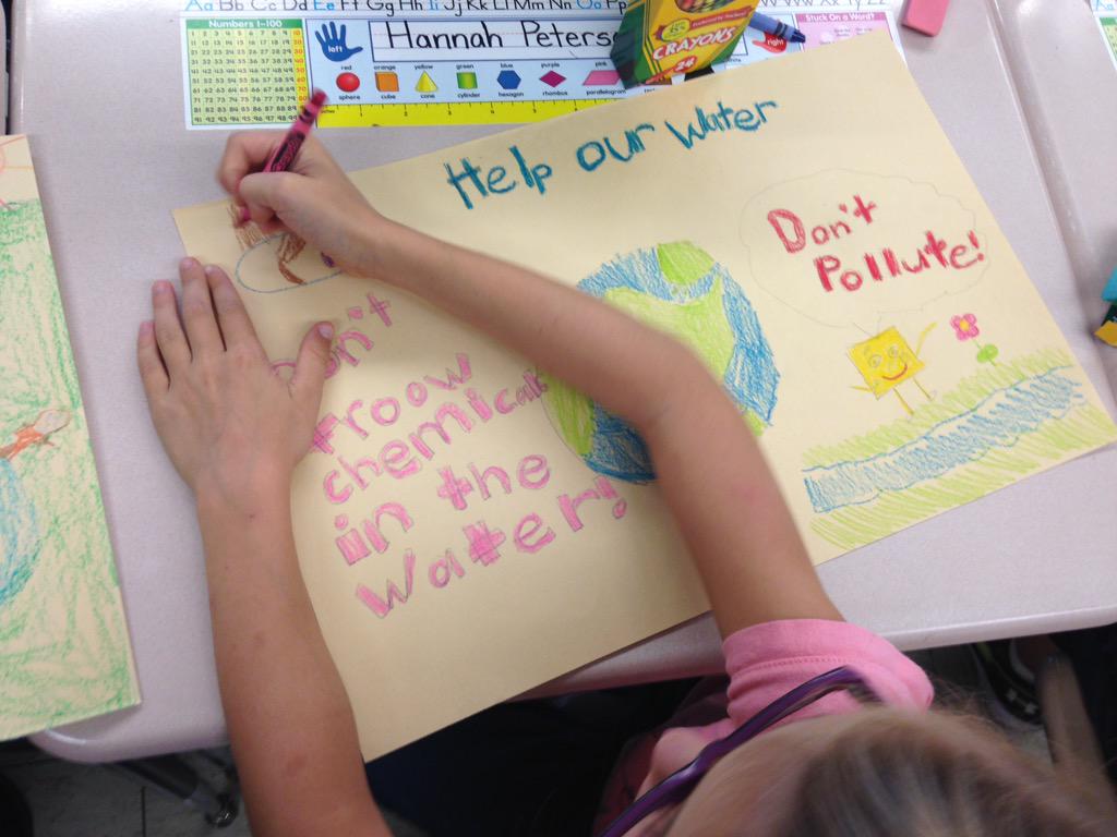 klmcd1976's tweet photo. @collinswj Making posters about keeping water clean! http://t.co/iSpL6meKqh