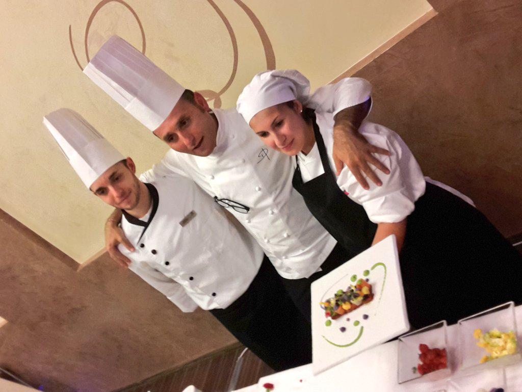 Marco_K18's tweet photo. E voilà!! chef #pasqualedambrosio @SheratonMXP #teamworking #ItalianFoodAffair #PairedPerfecty grazie @CarloVischi http://t.co/A2B7ZMzFkO