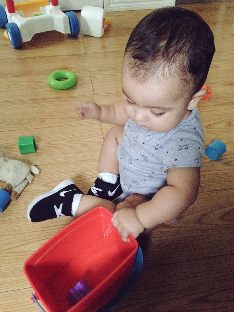 DopeeItsDee's tweet photo. Coming home from work to this is my happiness. #PlayTime #ItsAlwaysPlaytime http://t.co/8rw8cI9Kpa