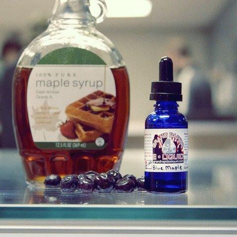 4_Fox_Sakes's tweet photo. Blueberry Maple E-Liquid http://t.co/vp5NDCSqCh #Vape #BlueberryMaple http://t.co/zZWGTLwhhp