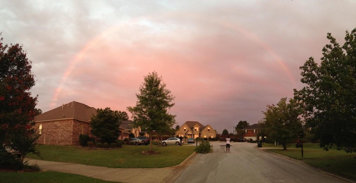 starksw's tweet photo. Pretty in either direction. To the east also. Pot of gold behind the house. @spann http://t.co/kVPfeRqDg9