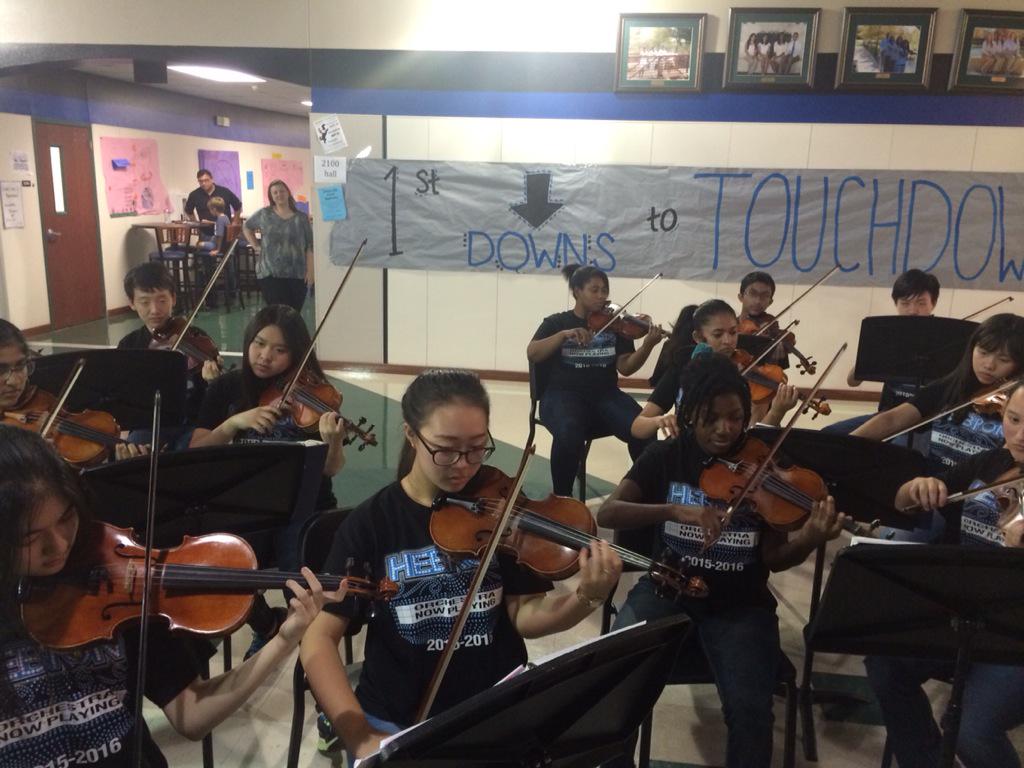 hebronorchestra's tweet photo. Orchestra rocking the house #TodayAtHHS #bringthestrings http://t.co/mJK0ZePtxF