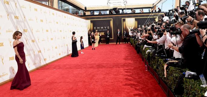 InStyle's tweet photo. What the #Emmys red carpet, show, and after-party were *really* like: http://t.co/JbXv057IBz http://t.co/hZabSA7Pxe