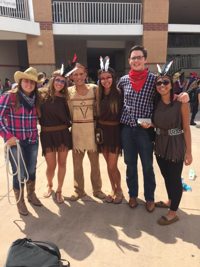 Z_Marshall12's tweet photo. Cowboys VS Indians
#hocoaf #day1 http://t.co/UjRB5ucw5x