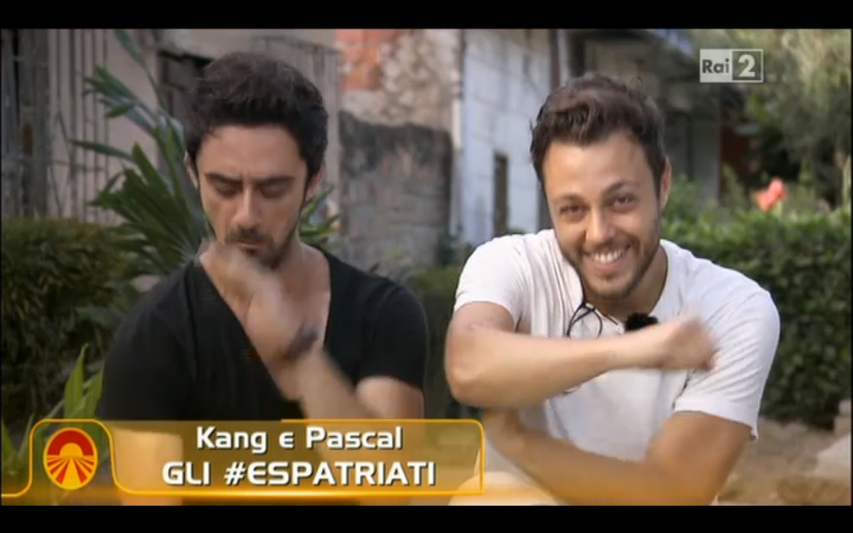 aranciamarcia's tweet photo. e le macumbe delle kardashian... #pechineoxpress #espatriati http://t.co/1I89l6rynw