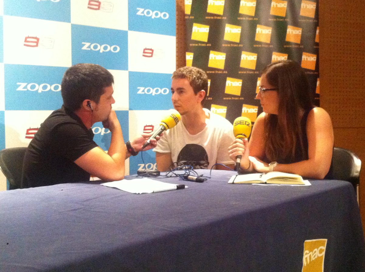 EsportsSER's tweet photo. Vols un telèfon mòbil d'última generació i una samarreta personalitzats de @lorenzo99 ???
Segueix-nos i fes retuit! http://t.co/uQ6kSNApNT