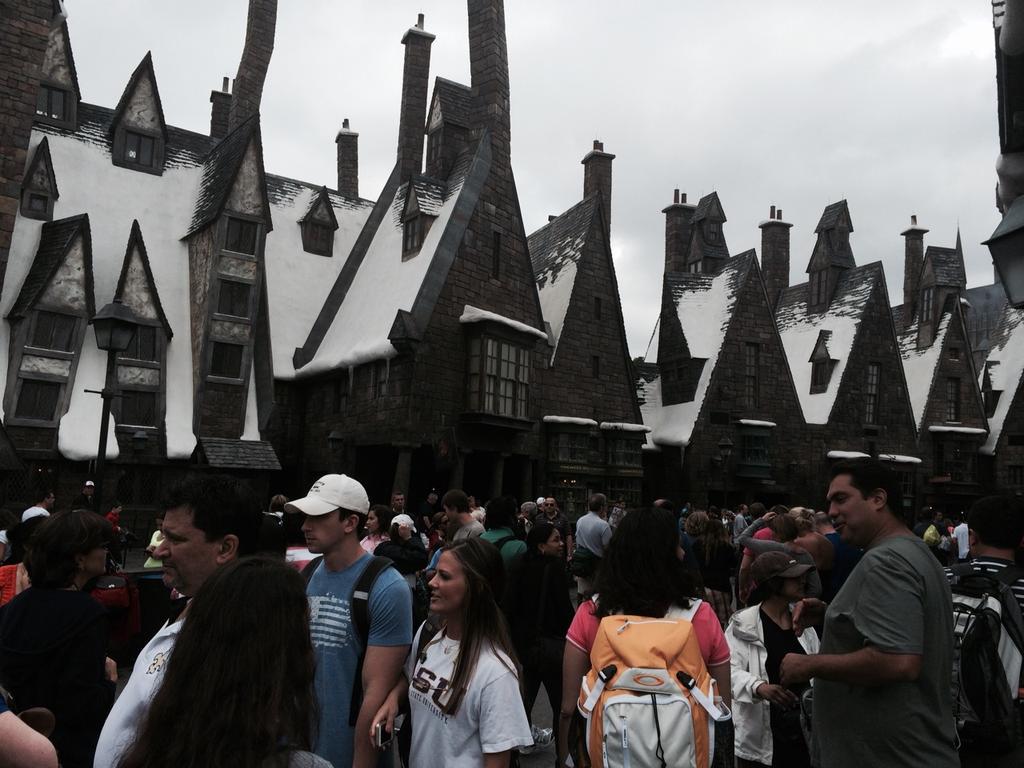 CloeDragon's tweet photo. Quand je m'ennuis je met des photo...
In Orlando Harry Potter village (je parle mal anglais... oublis moi...) http://t.co/4a16YJkKGu