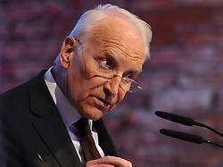 ntvde's tweet photo. Meistgeklickt:  "Islam gehört nicht zu Deutschland": Stoiber stänkert gegen Merkel http://t.co/7DYmjhfvzT http://t.co/Pz1IC6DWh6