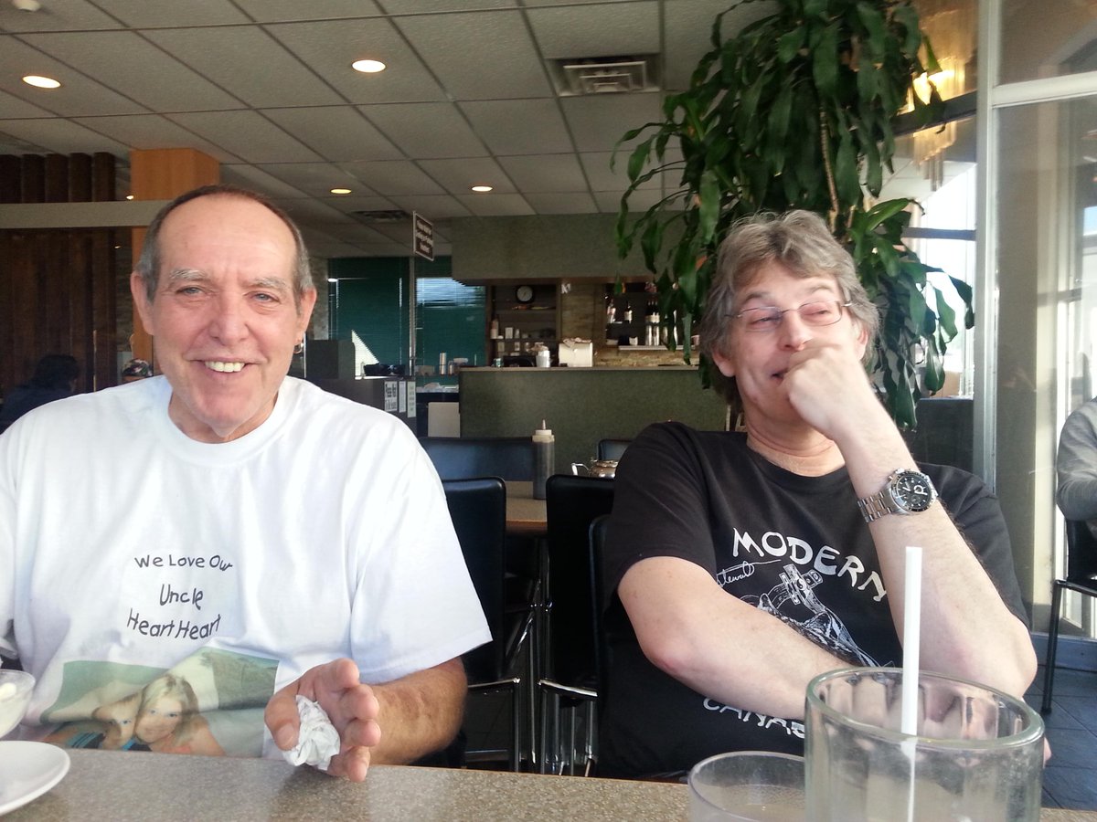 akaratedad's tweet photo. Schooling @ReinhartG on #cdnpoli. Welcome to #TeamHopeandHardWork, Reino! #SawTheLight #JT4PM  @GoldenBetty1 http://t.co/G4josnWpsB