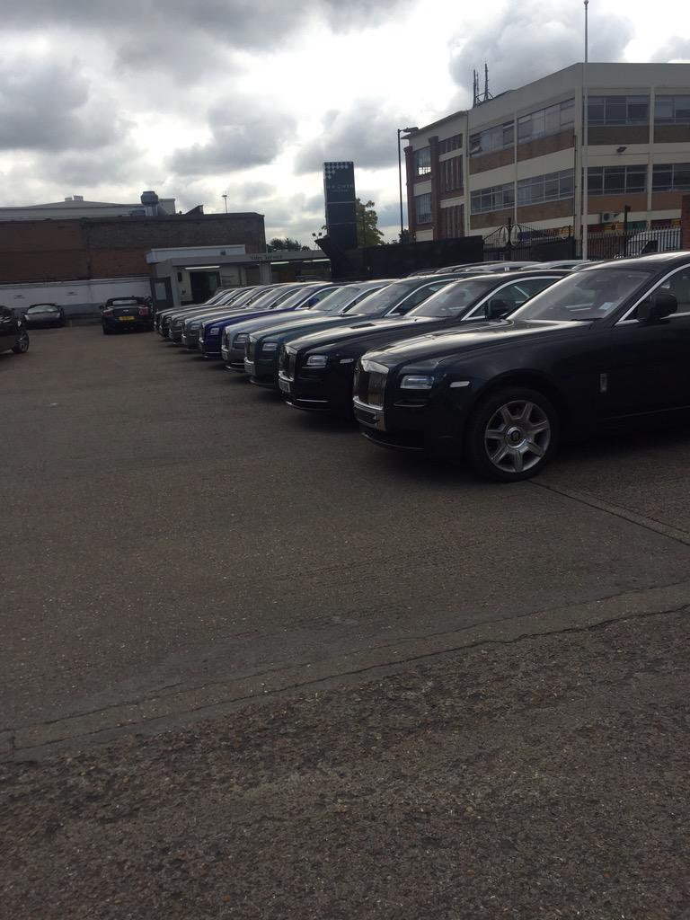 WildStretch's tweet photo. Think it was time to go shopping! #rolls #phantomhire #RR #ghost #phantom http://t.co/AREIeYjPLb