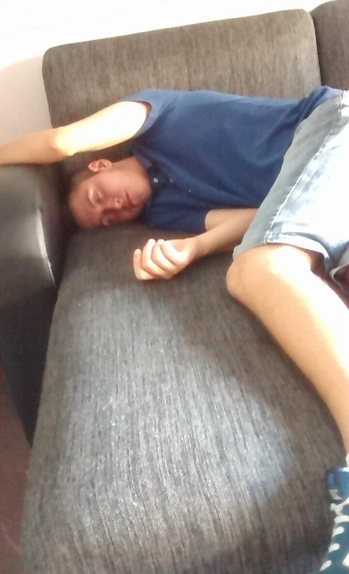 suren_95's tweet photo. Descansa en paz allí donde estés hermano. Tu familia y amigo no te olvidaremos. #DEPKamil http://t.co/Q9rmmgP5of