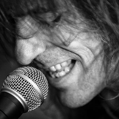 fraserock1's tweet photo. "Duérmete, que te voy a cantar una nana tan cruel como la realidad.. Érase una vez, una humanidad" #Robe #NanaCruel http://t.co/1NPInT3aI0