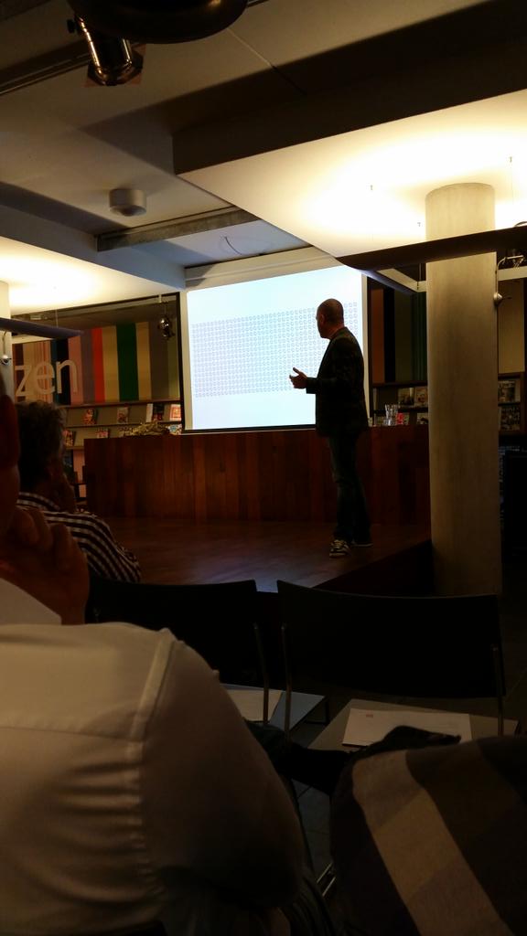 emcuview's tweet photo. Weer wijzer geworden in psychologie! Mooie voorbeelden. Bieb Hengelo. Dank! @mcoster en @SMCHengelo #Emcuview http://t.co/Pb8ipaU13V