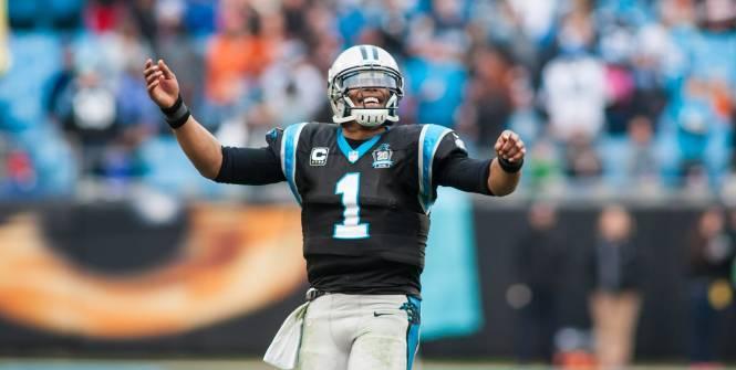 lequipe's tweet photo. NFL: l'exceptionnel touchdown acrobatique de Cam Newton http://t.co/sh4t6BeZ22 http://t.co/p3doS2bUE9