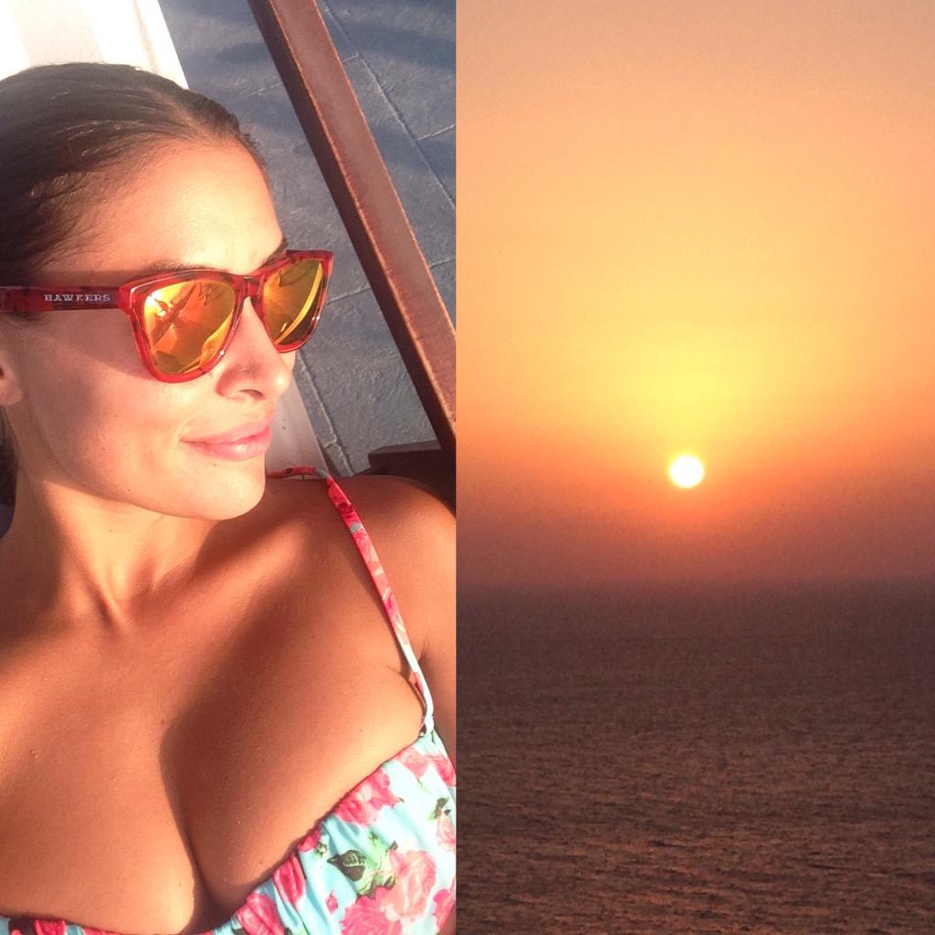 Francesca_CP's tweet photo. Puestas de sol que enamoran.. #relax #santorini http://t.co/LxBMqHfhQZ