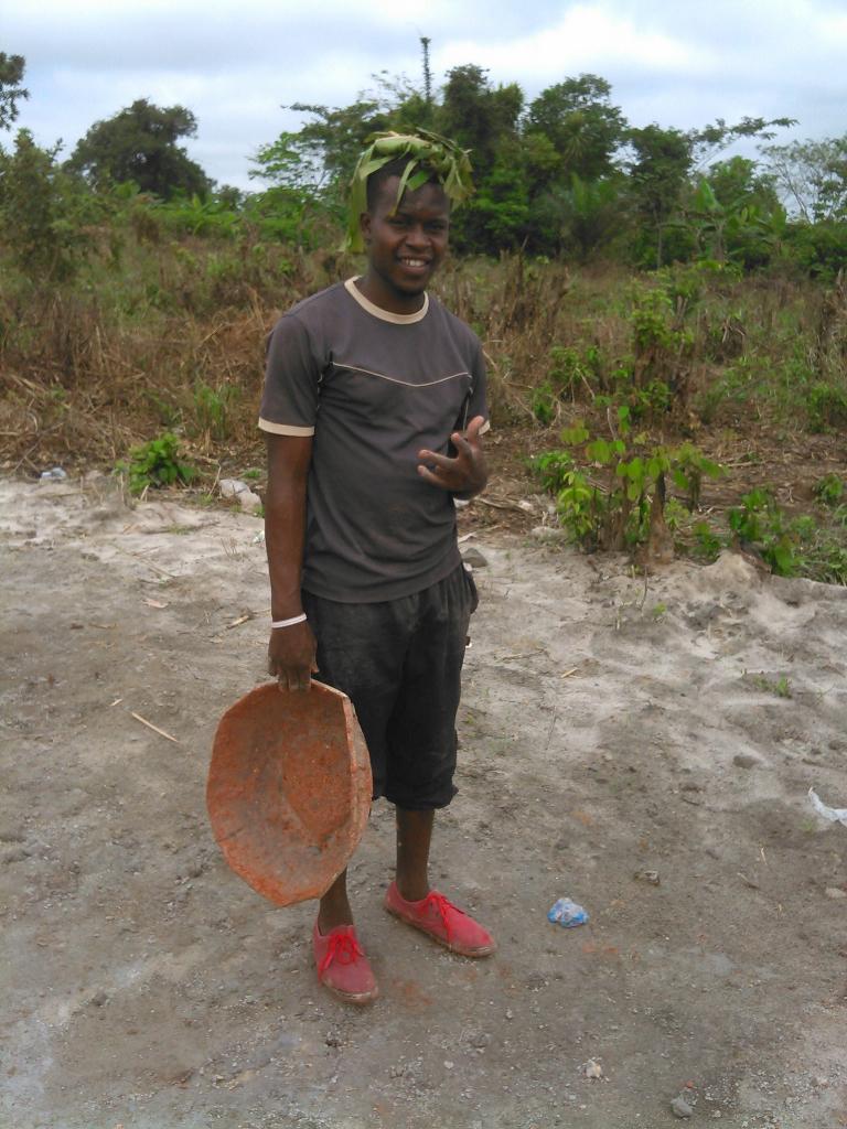 Barcampkumasi's tweet photo. Volunteers working @ #agromindset farm in Soko, Kumasi. The future is bright for the youth in Agriculture #NVDay15.

http://t.co/lZdnXg0f6m