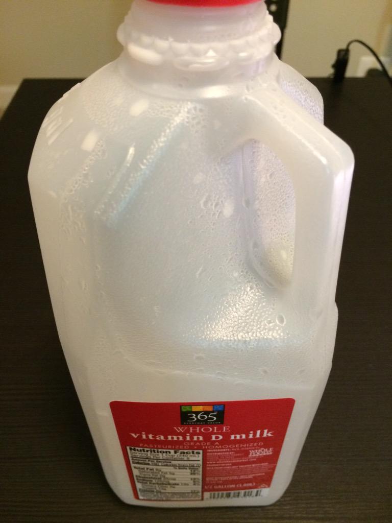 Xinyu0307's tweet photo. Find my milk gone sour right after we discussed the "best by" issue😑Pour the rest away immediately😧@CCTFoodPolitics http://t.co/Wq4RTE1yP5
