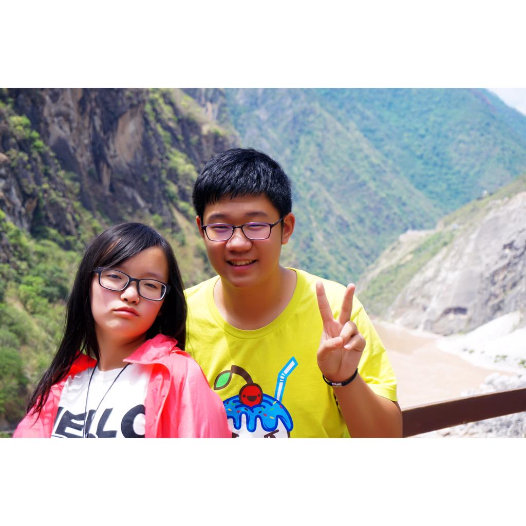 rainie_show's tweet photo. Life in Lijiang with my bro😸 http://t.co/9vltvDrZht