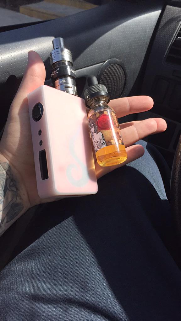HauteVapors's tweet photo. #handcheck #vapelife #clouds #vapor #ejuice #nicedaytovape #suicidebunny #dank #follow #retweet http://t.co/MjgWuoxxMP