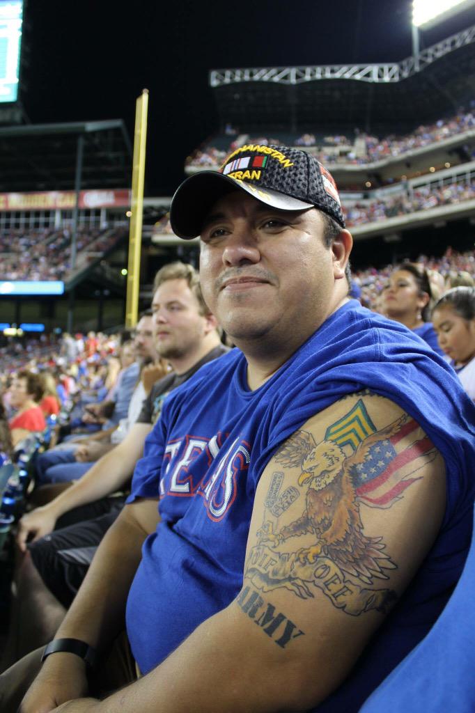 juan74rey's tweet photo. Just me @Rangers http://t.co/kFvu1YalwF