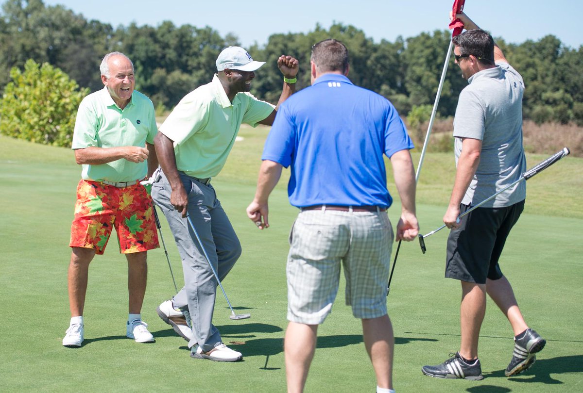 memgrizz's tweet photo. Coach Joerger celebrates Asst. Coach Shawn Respert's amazing putt w/ Asst. Coach @jasonlmarch at #GivingOnTheGreen http://t.co/qTOjJF5d5U
