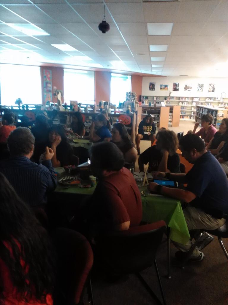 chuchi343's tweet photo. FACULTY at Ituarte..Rock in it. http://t.co/Pnh4JxCNwX