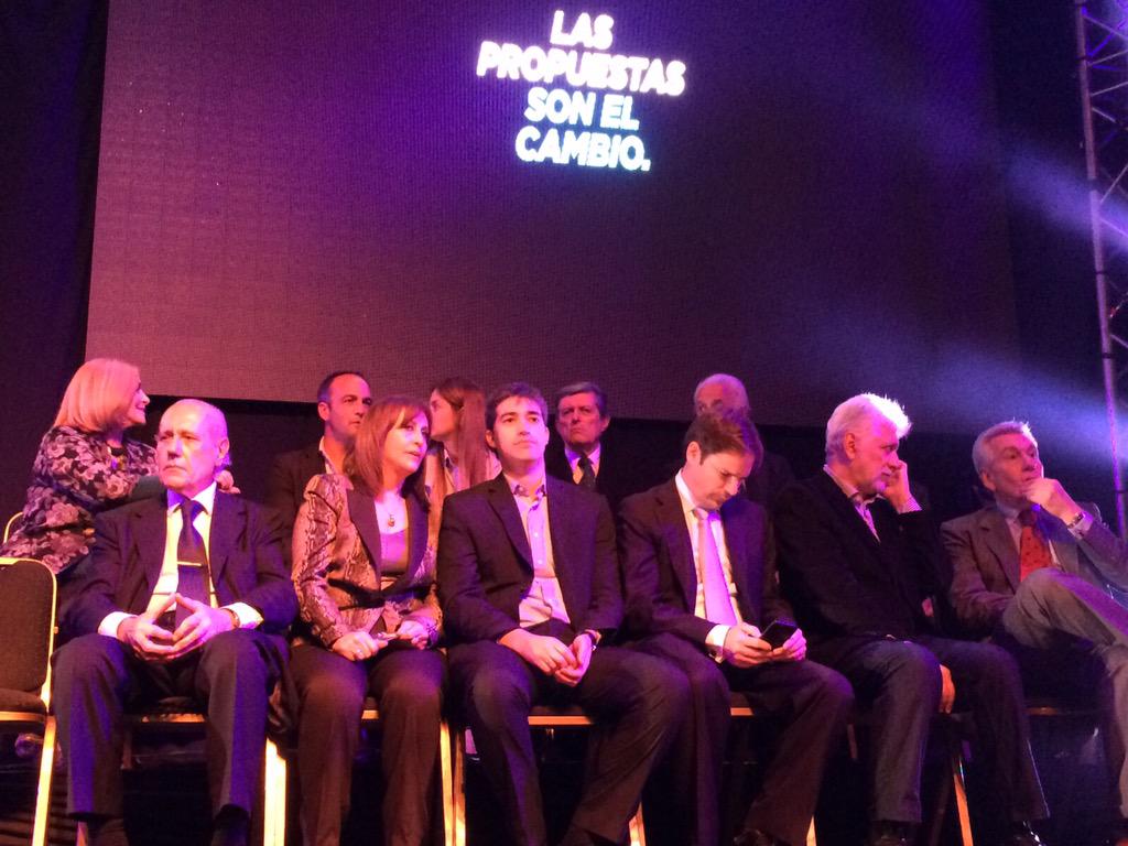 poderdelaunion's tweet photo. #MetasDeGobierno | Ya se encuentran todos los dirigentes del @frenterenovador en el escenario, falta @SergioMassa http://t.co/v0d8WM6Ewz