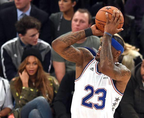 MeninistTweet's tweet photo. i just want a girl that loves me the way beyoncé loves lebron james. http://t.co/xVYc0qxmsx