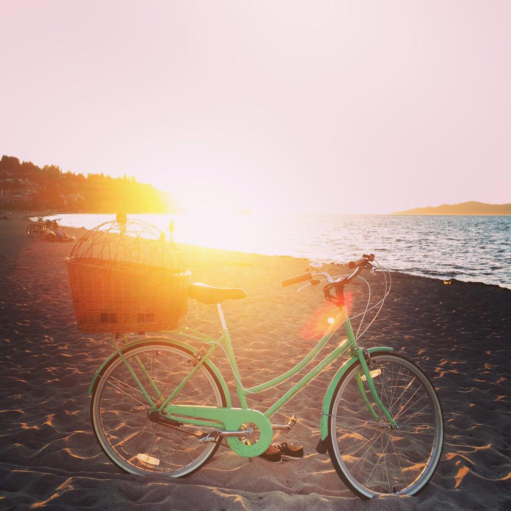 Roaring20sWine's tweet photo. Bikes, beaches and bottles of wine.. #RoaringSummer http://t.co/xAZ7S5yb95