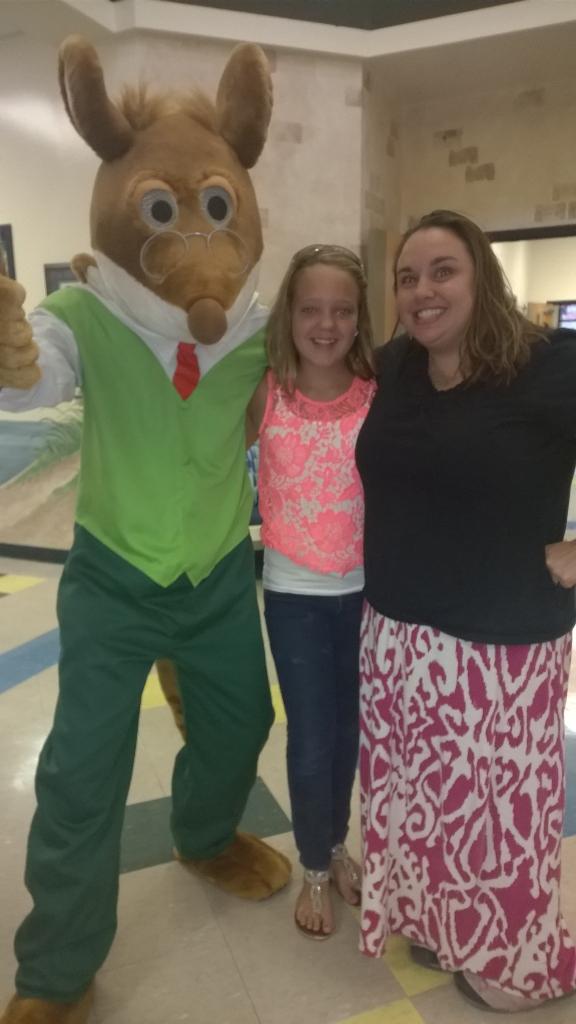 MsMayersClass's tweet photo. Geronimo Stilton in the House!! #beaconstweet @BookmanRoad #MsMayersClass #RichlandTwo http://t.co/nY50hHIdXB
