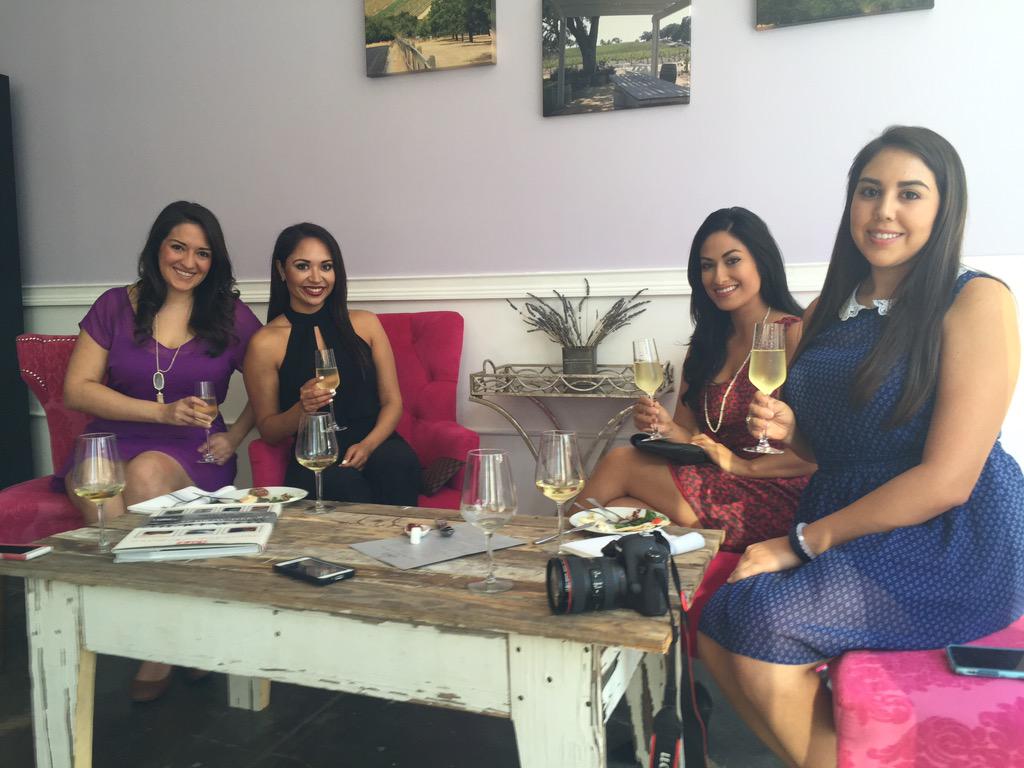 ChelseyKhanTV's tweet photo. @nectarsat makes it easy to have a girl's night! #champagne #wine #wineBar #sanAntonio #nectarSA @MayraMorenoTV http://t.co/rl5OM85CNf