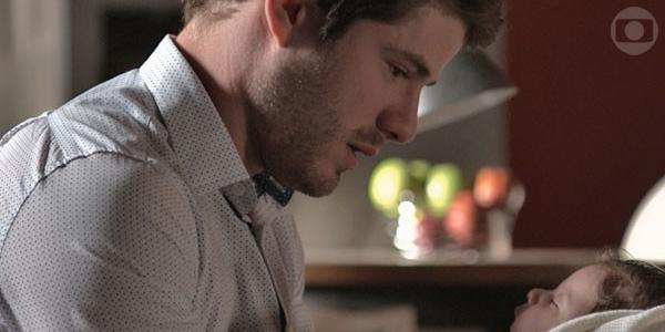 tvglobo's tweet photo. Primeiro encontro entre pai e filha! <3 #ILoveParaisópolis http://t.co/P5Hiufj6ze