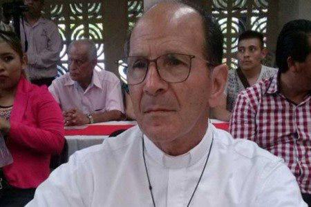 chydio's tweet photo. #México Hagan su chamba sin meterse con gente inocente: Solalinde al crimen http://t.co/XZuX35XGZ1 http://t.co/sTV2xY65aT