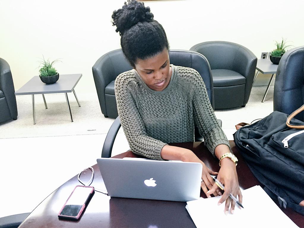 AABJSC's tweet photo. Our president @_ForeignRose is prepping for our #AABJSpeedNet tomorrow! If you RSVP'd, see you there! #Journalists http://t.co/BXIwg63Btu