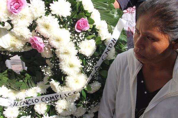 chydio's tweet photo. #México Madre de niño asesinado en Puebla denunciará a Moreno Valle ante la CIDH http://t.co/JlBHBVc4Ej http://t.co/1ww0YysZPh