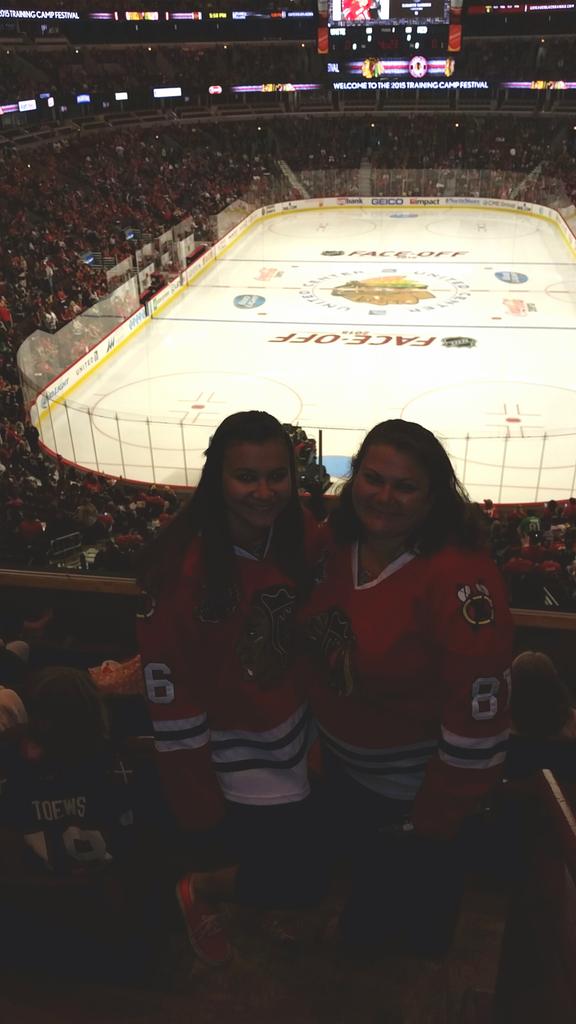 wattsup1112's tweet photo. At the UC with my mom 😊 #Blackhawks #HawkeyIsBack #TCF2015 http://t.co/k8Ee3YdxgU