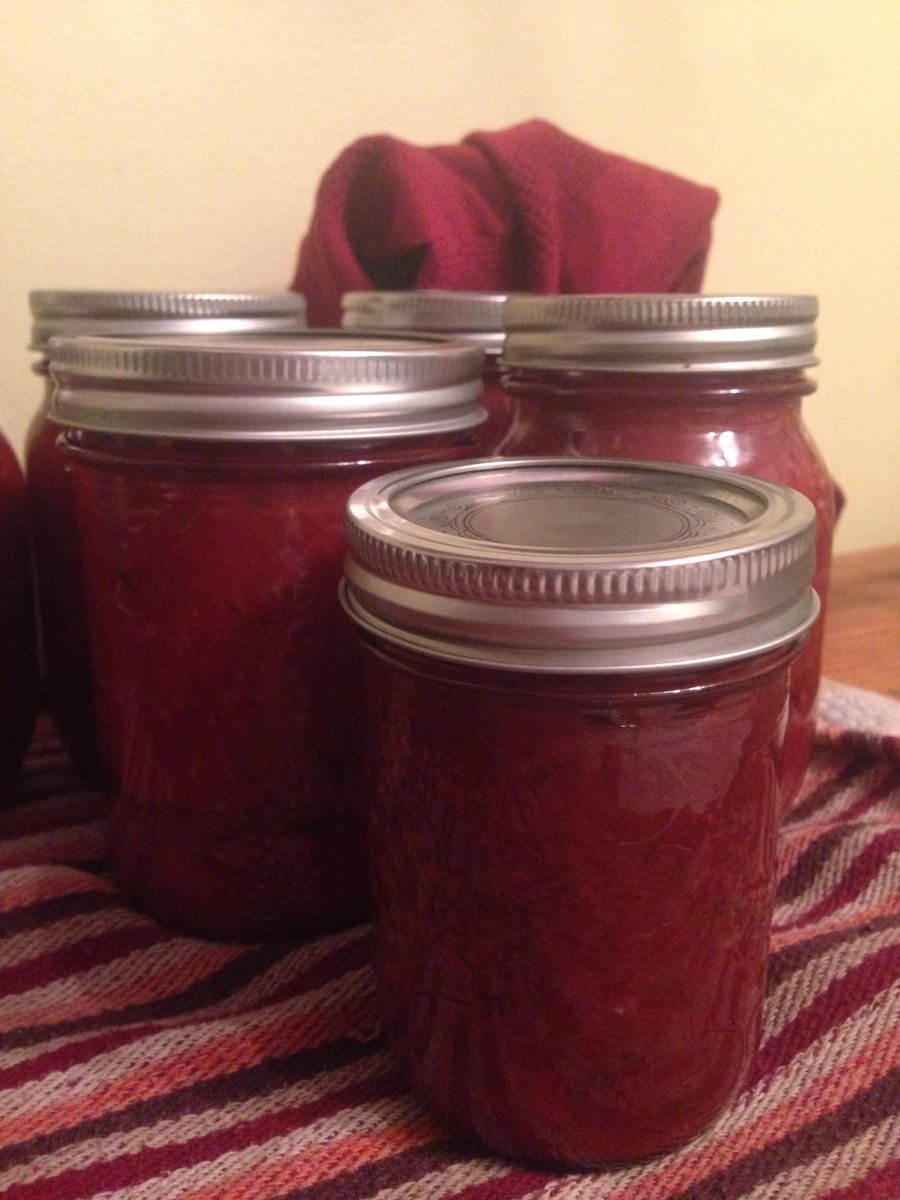 emciel's tweet photo. Last of the #canningweekend haul:
marinara sauce (pints) and thicker pizza sauce (1/2 pints) http://t.co/OAilIC2KPQ