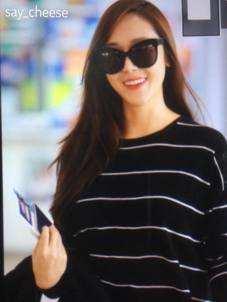 [PIC][22-09-2015]Jessica khởi hành đi Nhật Bản vào sáng nay CPdwNOcVEAAfPrq