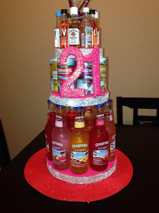 I swear i want this birthday cake 😣😣 http://t.co/AqpCWrlUp4
