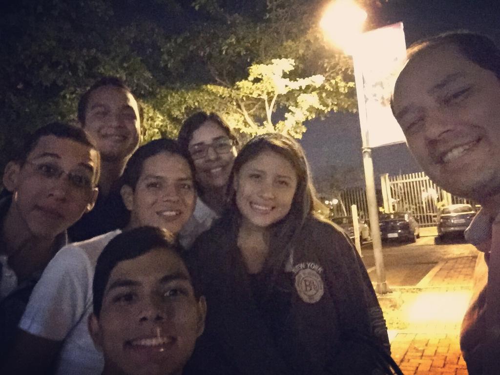 DanielVPII's tweet photo. Mostachos con los Friends!! #LasTerrazas #Samborondom 😋👌 http://t.co/PwOt7XKQJk