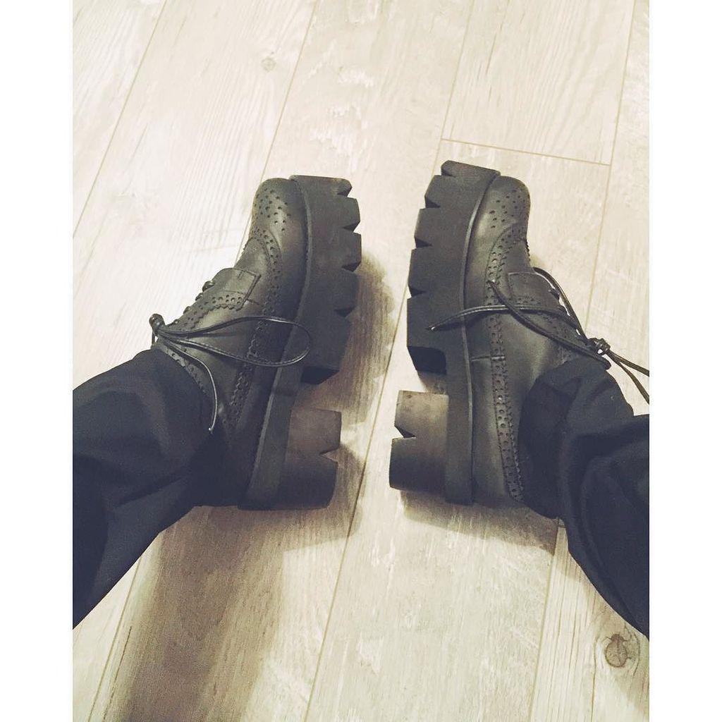 tokiohotel's tweet image. #shoes #Monday #Tuesday ift.tt/1Or7K8V