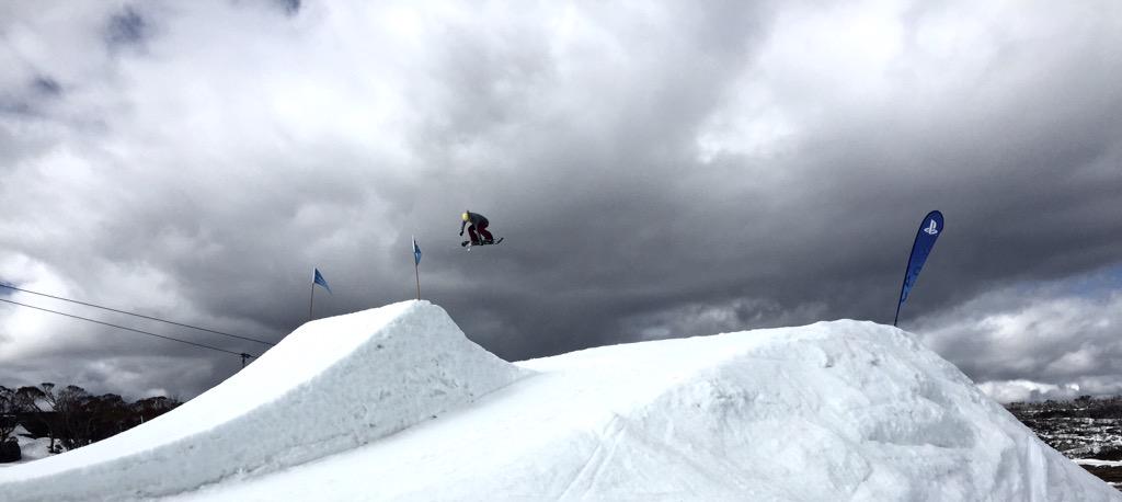 SilviaMittermul's tweet image. Got a few more jumps before the rain clouds took over... and then the rain turned to snow! #AustralianSpring 👍